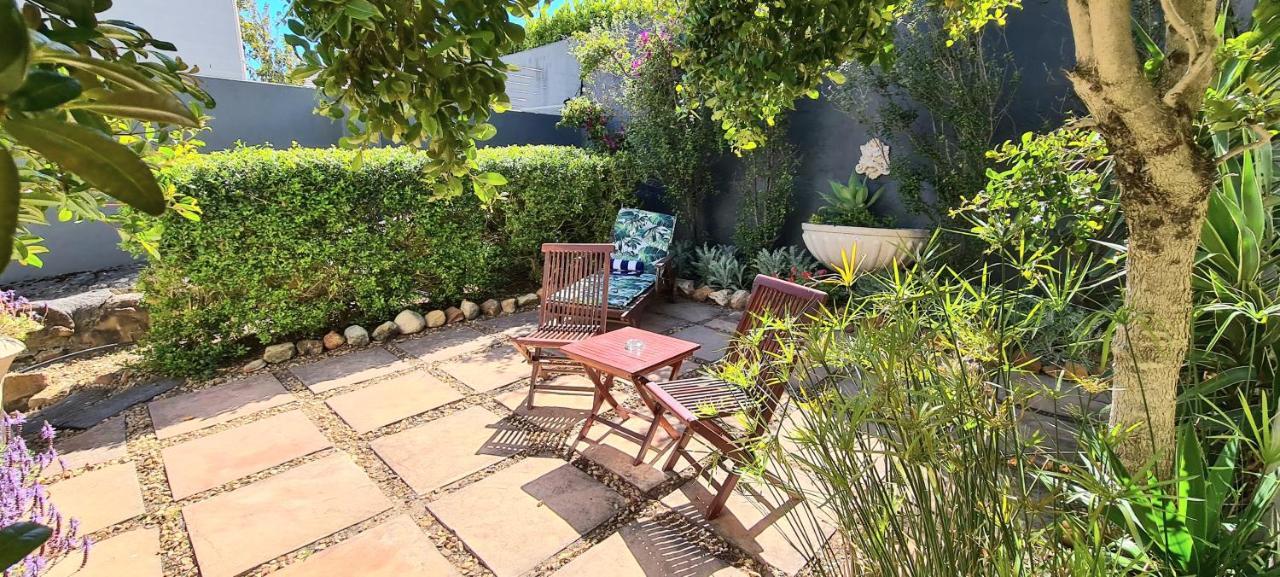 Finchley Guesthouse In Camps Bay Cape Town Bagian luar foto