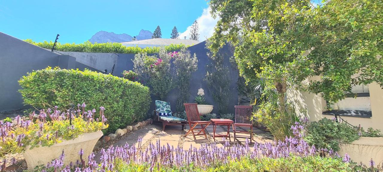 Finchley Guesthouse In Camps Bay Cape Town Bagian luar foto