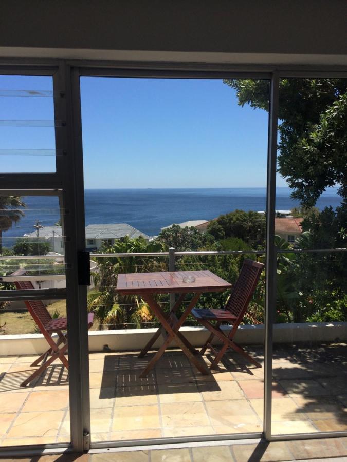Finchley Guesthouse In Camps Bay Cape Town Bagian luar foto