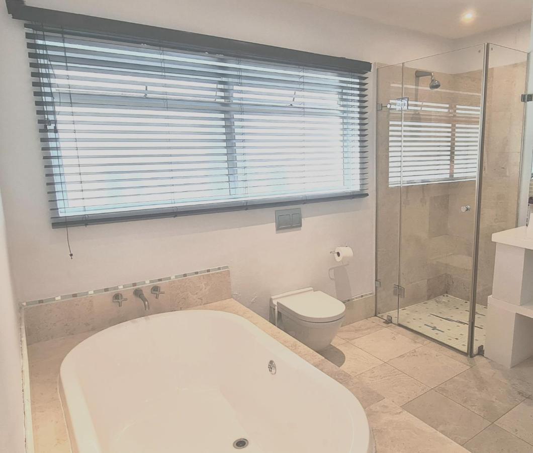 Finchley Guesthouse In Camps Bay Cape Town Bagian luar foto
